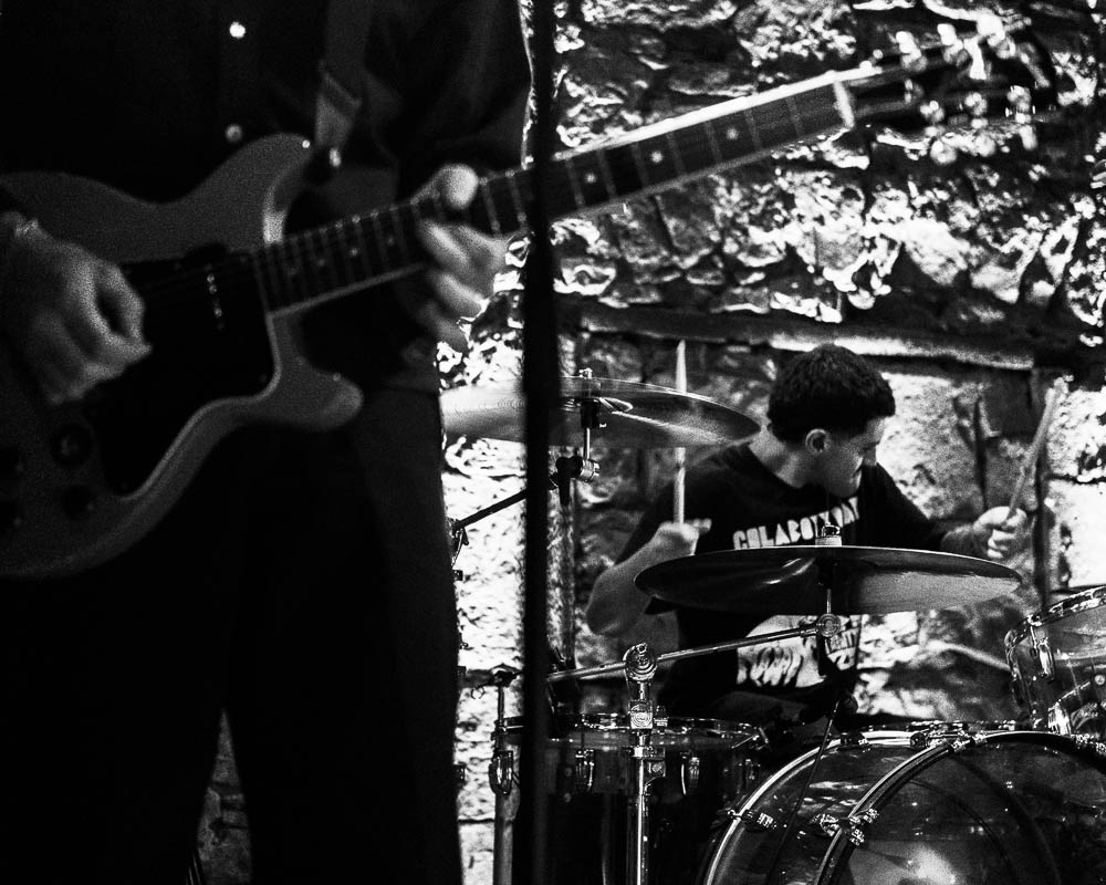 Militarie Gun @ The Caves